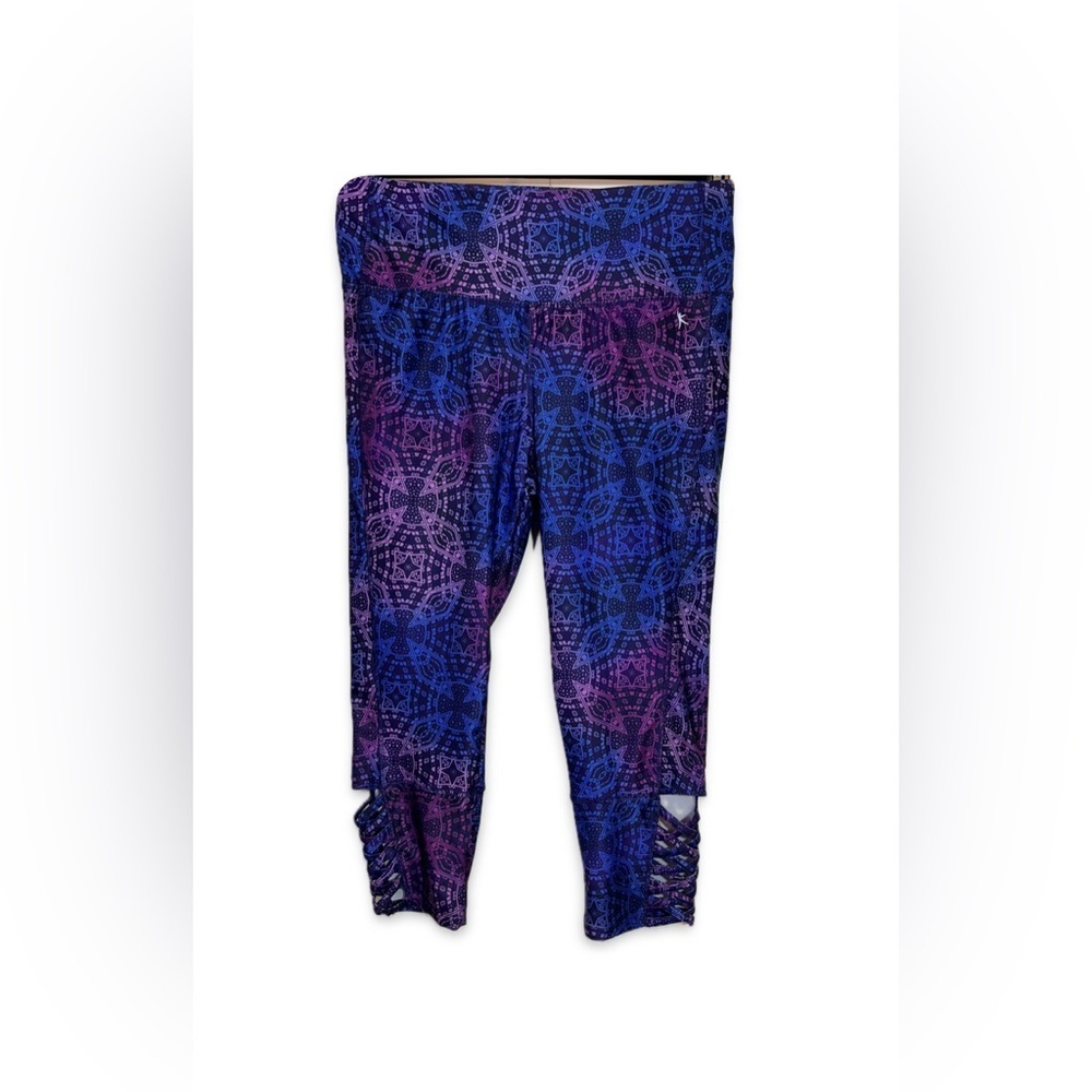 Danskin Now NWOT Capri Athletic Pants Women’s L Blue Purple Geometric Print